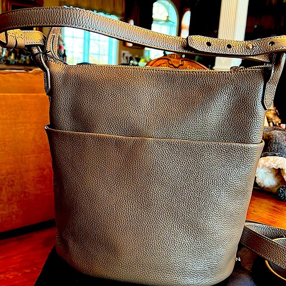 NWTCOLE HAAN Bucket Bag Pebble ButteryLeatherGoldInitialsHandle&Strap.AllSeasons - Picture 5 of 15